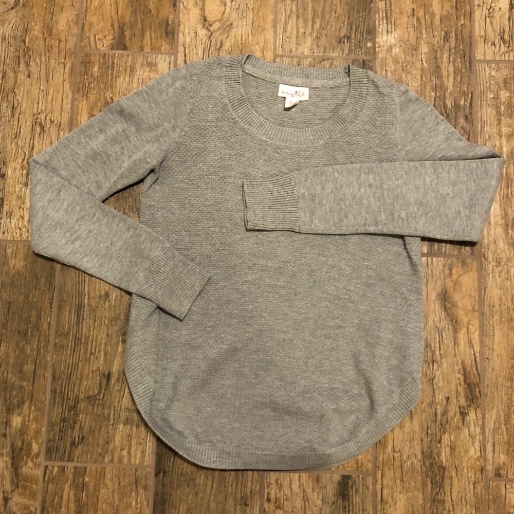 Lightweight crew neck sweater